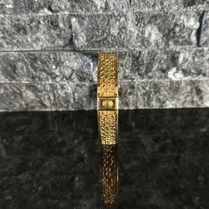 Coach bracelet. Never worn. (I don’t have the bag!)